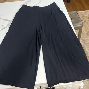 Lululemon black Culottes pants
